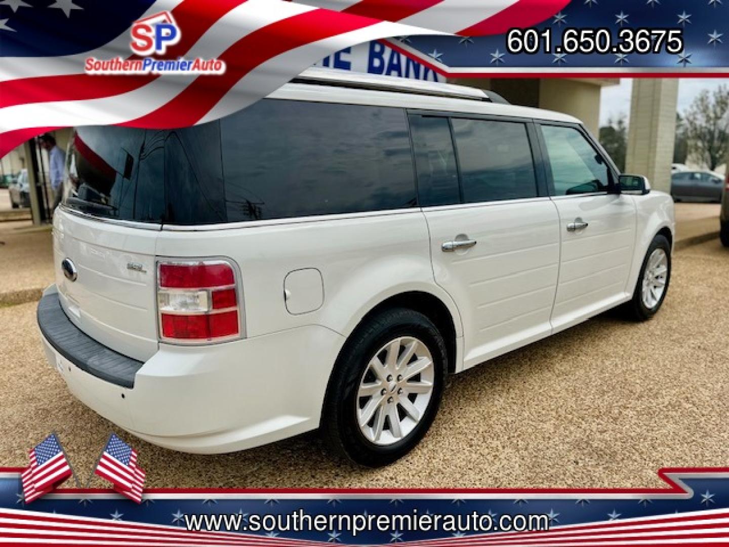 2012 WHITE /Black leather FORD FLEX SEL SEL W/ Leather (2FMGK5CC6CB) with an 3.5L V6 DOHC 24V engine, 6-Speed overdrive transmission, located at 922 W. Beacon St., Philadelphia, MS, 39350, (601) 650-3675, 32.770447, -89.127151 - Title: 2012 Ford Flex SEL FWD Year: 2012 Make: Ford Model: Flex Engine: 3.5L V6 DOHC 24V Body: SPORT UTILITY 4-DR Transmission: 6-Speed overdrive Drive Type: FWD Mpg City: 17 Mpg: 24 Trim: SEL - Photo#5